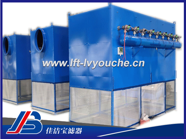 空壓機(jī)壓縮機(jī)配套過(guò)濾器介紹： 空壓機(jī)壓縮機(jī)配套過(guò)濾器是佳潔寶濾器生產(chǎn)的一款空氣凈化過(guò)濾器，空氣動(dòng)力設(shè)備吸入含有灰塵的空氣之后，會(huì)對(duì)設(shè)備造成危害，吸入的灰塵會(huì)在風(fēng)機(jī)葉片表面上結(jié)垢，造成設(shè)備中轉(zhuǎn)子的動(dòng)平衡失衡精度下降，簡(jiǎn)短使用壽命，設(shè)備生銹、腐蝕等影響。因而，空氣動(dòng)力設(shè)備必須要配高精度空氣過(guò)濾器。佳潔寶生產(chǎn)的自潔式空氣過(guò)濾器是在國(guó)內(nèi)外同類(lèi)空氣壓縮機(jī)等進(jìn)氣要求加以改進(jìn)完善的，目前產(chǎn)品性能完全滿足了工業(yè)燃機(jī)高爐鼓風(fēng)空氣壓縮機(jī)等進(jìn)氣要求。 圖片：  空壓機(jī)壓縮機(jī)配套過(guò)濾器性能特點(diǎn)： 1、佳潔寶生產(chǎn)的自潔式空氣過(guò)濾器采用了先進(jìn)的沉流式布局及濾筒斜裝結(jié)構(gòu)，因而除塵器在工作過(guò)程中同步清灰效果好。 2、凈化效率高，對(duì)于亞微米以上的粉塵有99。9%以上的凈化效率，設(shè)備運(yùn)行阻力低，有效節(jié)約除塵系統(tǒng)的能耗。 3、塵氣入口設(shè)置擋塵板，有緩沖及耐磨作用，不使粉塵直接高速?zèng)_擊濾筒，因而能延長(zhǎng)濾筒的使用壽命。 4、濾筒15°傾斜安裝，便于更換方便，而且除塵器本體內(nèi)不設(shè)置傳動(dòng)部件，使其維修工作減少。對(duì)一般性粉塵，濾筒的使用周期長(zhǎng)比濾袋的優(yōu)勢(shì)大，成本便宜。 5、模塊式組合，大小可以隨意選擇，可以擴(kuò)大原有組合，增加除塵機(jī)組，而不需要對(duì)原有設(shè)備進(jìn)行太多的改動(dòng)。 自潔式空氣除塵器產(chǎn)品原理： 在壓縮機(jī)吸氣負(fù)壓下，RH自潔式入口過(guò)濾器吸入周?chē)沫h(huán)境空氣，當(dāng)空氣穿過(guò)高效濾筒時(shí)，氣流中一部分顆粒粗大的塵粒在重力和慣性力的作用下，沉降到過(guò)濾器的底部，粒度細(xì)、密度小的塵粒通過(guò)布朗擴(kuò)散和纖維攔截等綜合效應(yīng)，使粉塵沉積在濾筒的濾料表面，凈化后的氣體進(jìn)入凈氣室內(nèi)，然后由出風(fēng)管送出至壓縮機(jī)。 技術(shù)參數(shù)： 1. 空氣過(guò)濾量吸入狀態(tài) 14400Nm3/h 2. 總過(guò)濾面積 240m2 3. 過(guò)濾精度 1μm 4. 過(guò)濾效率 99.99% 5. 過(guò)濾初阻損 ≤150Pa 6. 正常阻損 ≤600Pa（可調(diào)節(jié)） 7. 過(guò)濾終阻損 客戶自定（推薦1500～2000Pa） 8. 報(bào)警阻損 1200Pa（可設(shè)定） 9. 干燥空氣反吹氣量 0.2 Nm3/min 10. 反吹氣壓 0.6～0.85 Mpa 11. 耗電量 100W 12. 安裝形式 戶外立式 13. 外形尺寸（mm） 2200*1780*2900 14. 設(shè)備總重量 1200Kg  新鄉(xiāng)市佳潔寶濾器廠家主打產(chǎn)品類(lèi)型：  1、高精度濾油車(chē)：LYC-B高精度濾油車(chē)(三級(jí)高精度濾油機(jī)） 2、便移式濾油車(chē)：LYC-A便移式濾油車(chē)、LUC精細(xì)濾油車(chē)、LUCD精細(xì)濾油車(chē) 3、便攜式濾油車(chē)：BLYJ便攜式濾油車(chē)、手提式濾油車(chē) 4、箱式移動(dòng)濾油車(chē)：LYC-C濾油車(chē) 5、其他濾油車(chē)：賀德克濾油車(chē)、PALL頗爾濾油車(chē) 6、除塵器：自潔式空氣過(guò)濾器、濾筒除塵器、濾袋除塵器、焊煙凈化器、脈沖除塵器、UV光氧、活性炭吸附箱、濾筒、空氣濾芯、濾袋。 7、全自動(dòng)自清洗過(guò)濾器：立式自清洗過(guò)濾器、臥式自清洗過(guò)濾器、直角式自清洗過(guò)濾器 8、精密過(guò)濾器：保安過(guò)濾器、袋式過(guò)濾器 9、油過(guò)濾器：YPM中高壓管路過(guò)濾器、YPH高壓過(guò)濾器、PHB高壓管路過(guò)濾器、PMA中壓管路過(guò)濾器、PLA低壓過(guò)濾器 10、水濾芯：大流量水濾芯（3M派克頗爾大通量濾芯）、PP熔噴濾芯、線繞濾芯、折疊濾芯、 11、液壓附件系列有：液壓空氣濾清器、液位液溫計(jì)、棒式磁性過(guò)濾器、冷卻器、濾片 新鄉(xiāng)佳潔寶濾油車(chē)主要應(yīng)用在電力、冶金、紡織、機(jī)械加工、航空、制藥、鋼廠等行業(yè)中。 歡迎您登陸我們網(wǎng)站：http://m.3d-fdm.com    進(jìn)行相關(guān)查詢！