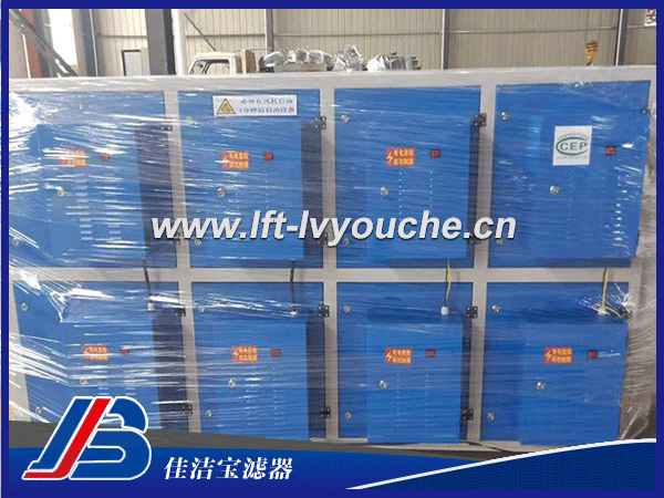 LF-DD-5000/10000/30000風量低溫等離子廢氣處理設備參數：         型號         風量      模塊  尺寸（長*寬*高）                功率  LF-DD-2500 1500-2500 1組 875*925*760 295mm         300W  LF-DD-5000 3000-5000 2組 1600*925*760 395mm       600W  LF-DD-7500 4500-7500 3組 1965*925*760 395mm       900W LF-DD-10000 6000-10000 4組 1420*925*1390 445mm 1.2KW  LF-DD-15000 9000-15000 6組 1965*925*1390 495mm 1.8KW  LF-DD-20000 12000-20000 8組 2510*925*1390 595mm 2.4KW  LF-DD-25000 15000-25000 10組 3055*925*1390 595mm 3KW  LF-DD-30000 25000-30000 12組 2640*925*2000 595mm 3.6KW LF-DD-5000/10000/30000低溫等離子廢氣處理設備: LF-DD-5000/10000/30000低溫等離子廢氣處理設備是佳潔寶濾器生產的一款除煙除味裝置，也叫 uv光氧催化廢氣處理設備，光氧活性炭一體機，高能離子除惡臭設備、光催化除惡臭設備、光催化氧化除惡臭設備、活-性氧廢氣凈化設備、紫外光催化除惡臭設備，主要是通過紫外線光結合二氧化鈦作為催化劑，對臭味分子行催化分-解，變成無味氣體，是目前一種應用廣泛、除惡臭效果明顯、性價比較好的除惡臭設備。